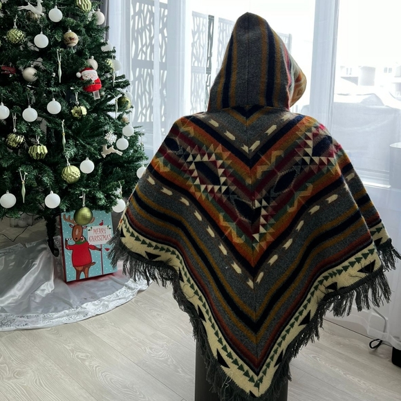 Hooded Poncho Tribal - Picture 2 of 2